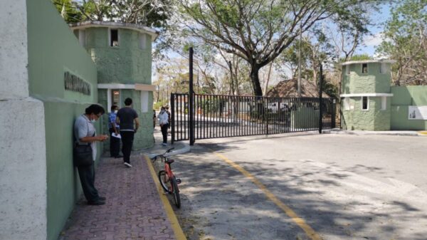 Aplican segunda dosis de Sinovac a adultos mayores que faltaron.