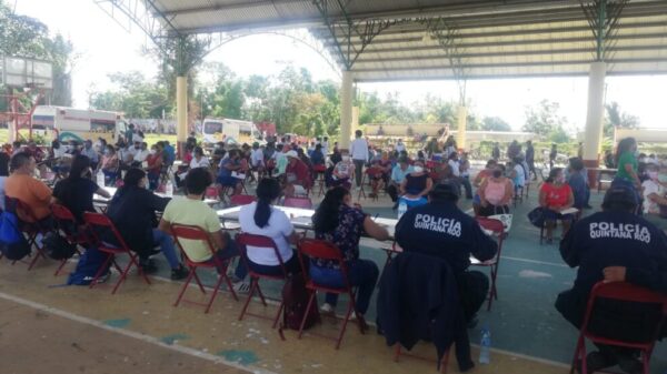 Aplican en Kantunilkín dosis de vacuna anti-Covid-19 a personas de 50 a 59 años.