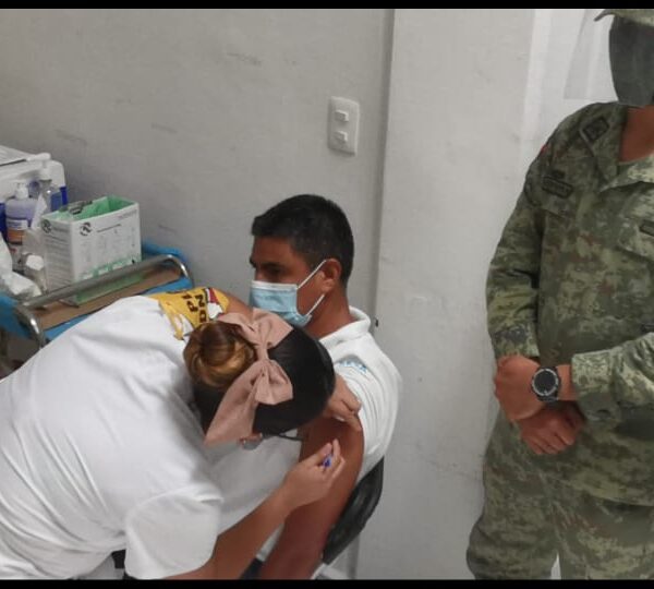 Aplican más de 32 mil dosis de vacunas anticovid a mayores de 50 años.