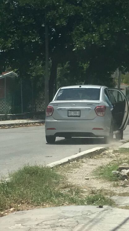 Asaltan a mano armada a pasajeros de una combi de la ruta 81 de Cancún; los delincuentes huyeron en un vehículo que seguía de cerca a la unidad atracada.