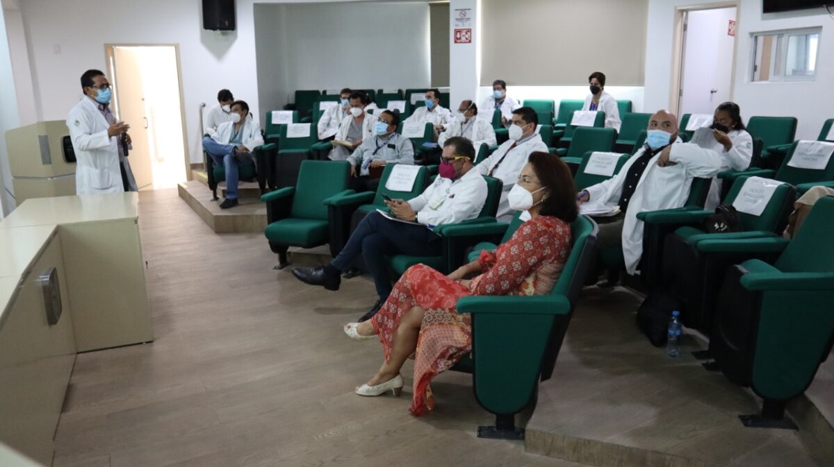 IMSS Quintana Roo fortalece lazos de colaboración con la UMAE de Mérida; trabajan para la recuperación de la atención en los tres niveles.