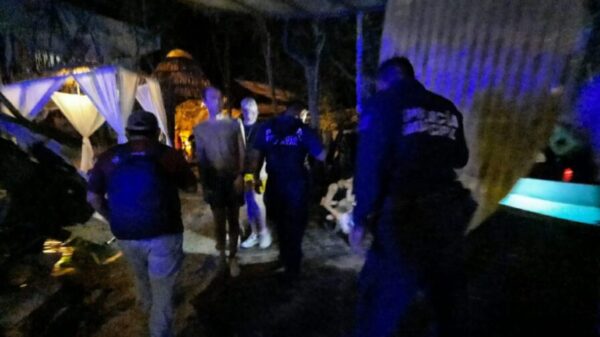 Clausuran autoridades fiesta clandestina en Tulum.