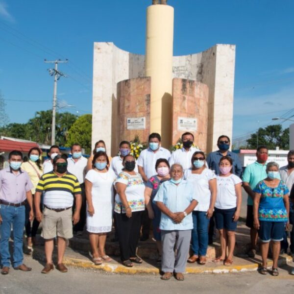 Estimulan a maestros de Lázaro Cárdenas con más de 30 años de servicio.