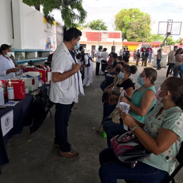 Apoya IMSS Quintana Roo aplicación de vacuna contra Covid-19 a docentes.