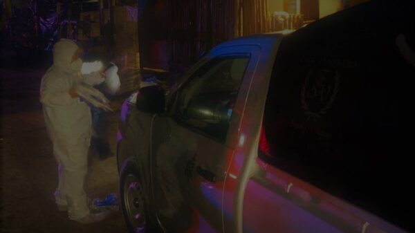 Ejecutan a un hombre en su vehículo afuera de un bar en Tulum.