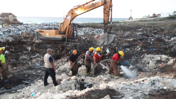 Alto índice de basura en Isla Mujeres, resultado del incendio en la zona de transferencia.