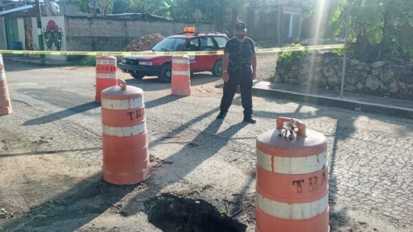 Reparan socavón en calle Emiliano Zapata de Kantunilkín.