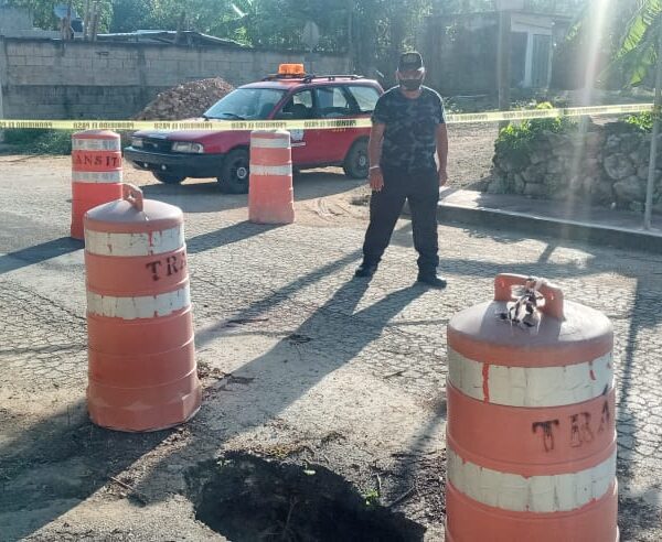 Reparan socavón en calle Emiliano Zapata de Kantunilkín.