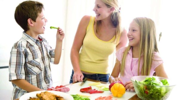 ¿Cómo tener buenos hábitos alimenticios en la familia?