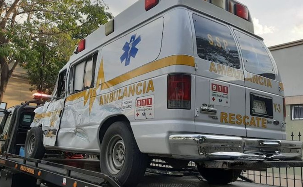 Video: Captan momento exacto del choque entre un camión y una ambulancia en Mérida