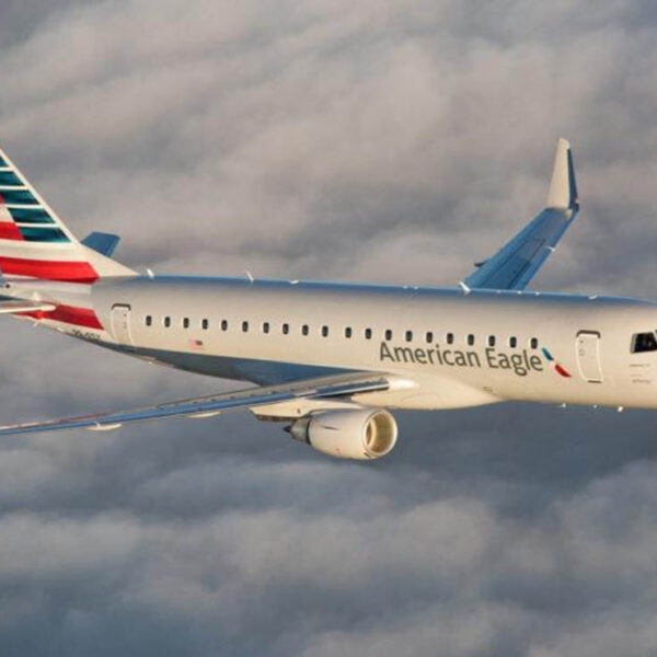 Los pasajeros del vuelo 4798 de la aerolínea American Eagle, fueron sorprendidos por el piloto, quien compró pizza para todos los que iban a bordo