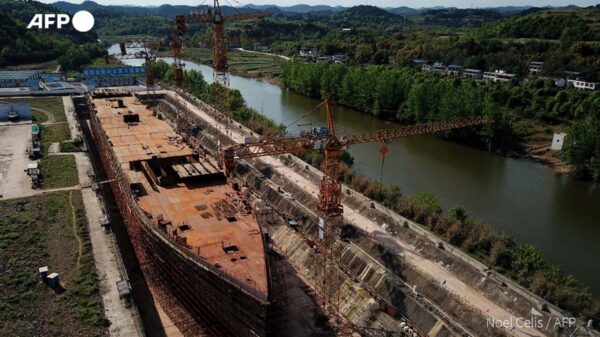 En China trabajan en la recreación del legendario Titanic a través de un parque temático en Sichuan, que operará a más de mil kilómetros del mar