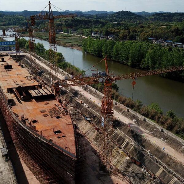 En China trabajan en la recreación del legendario Titanic a través de un parque temático en Sichuan, que operará a más de mil kilómetros del mar