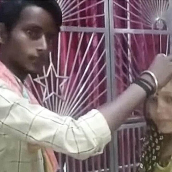 No cabe duda que cuando alguien ama de verdad quiere ver feliz a la pareja,, ese es el caso de un hindú que supo sobreponerse a la infidelidad de su exesposa