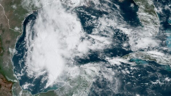 Zona de baja presión podría convertirse en huracán en los próximos días