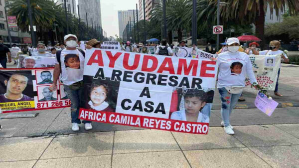 Integrantes del colectivo Movimiento por nuestros desaparecidos en México, marcharon para exigir justicia por la desapariciones forzadas