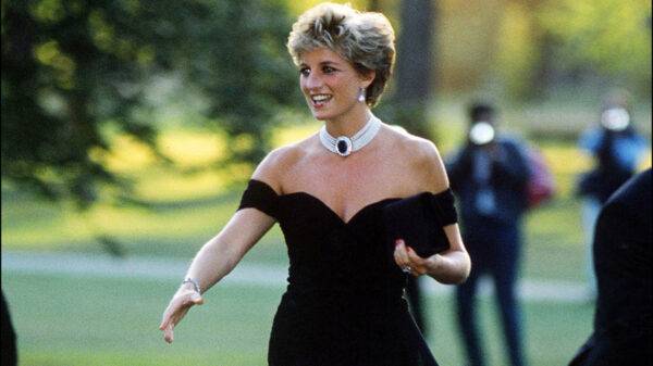 En un inusual comunicado, el príncipe Guillermo de Inglaterra, acusó a la BBC de provocar la caída de su madre, la princesa Diana