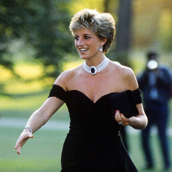 En un inusual comunicado, el príncipe Guillermo de Inglaterra, acusó a la BBC de provocar la caída de su madre, la princesa Diana