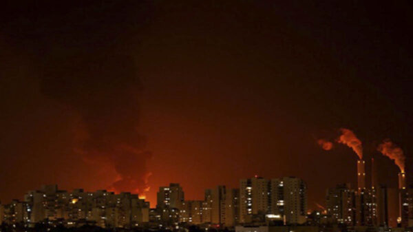 Hamas lanza más de 200 cohetes contra Israel  