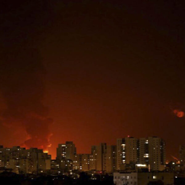 Hamas lanza más de 200 cohetes contra Israel  