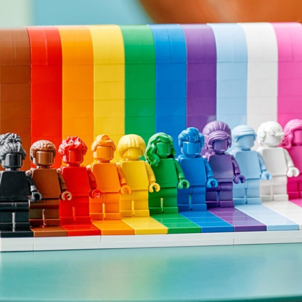 The Lego Group (Lego), la empresa de juguetes danesa incluyó en su nuevo set a la comunidad LGTBQIA+