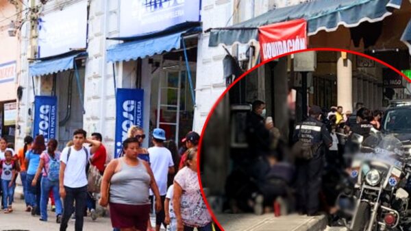 Hombre se lesiona con arma blanca en el Centro de Mérida; más de 10 policías lo controlan