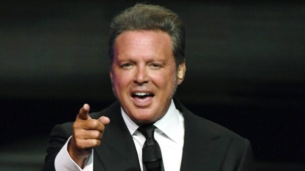 Charly López se apunta para poner mas buenote a Luis Miguel