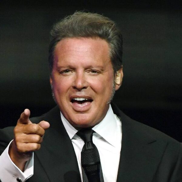 Charly López se apunta para poner mas buenote a Luis Miguel