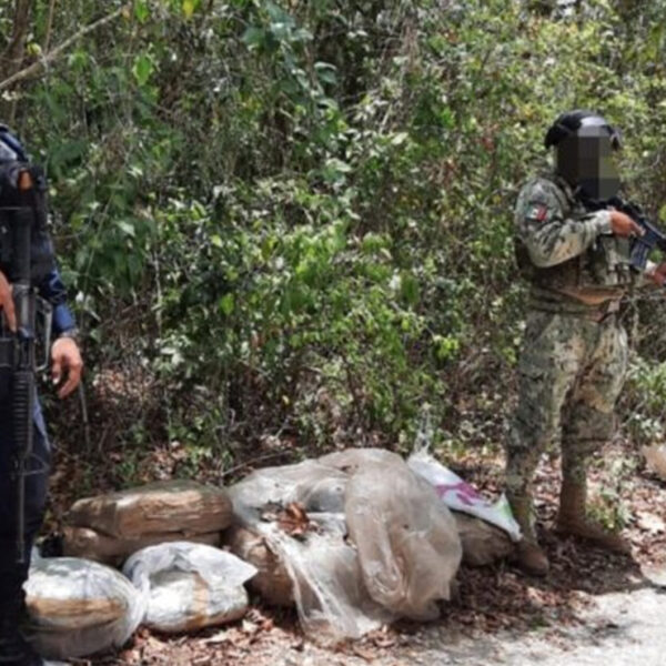 Encuentran costales de mariguana cerca de ciudad militar Cancún