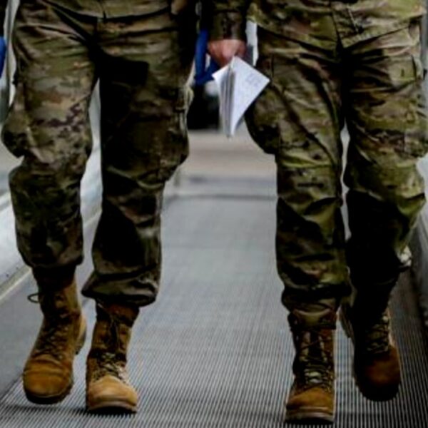 Ex militares son detenidos por portar armas de fuego y desempeñarse como escoltas en Mérida