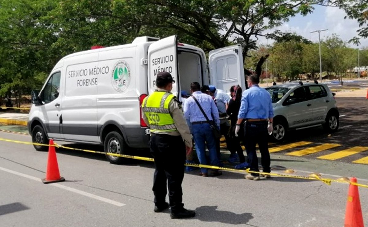 Hallan a un hombre sin vida dentro de su vehículo en un fraccionamiento de Mérida