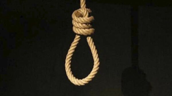 Pequeña de 13 años se suicida tras pelear con su mamá