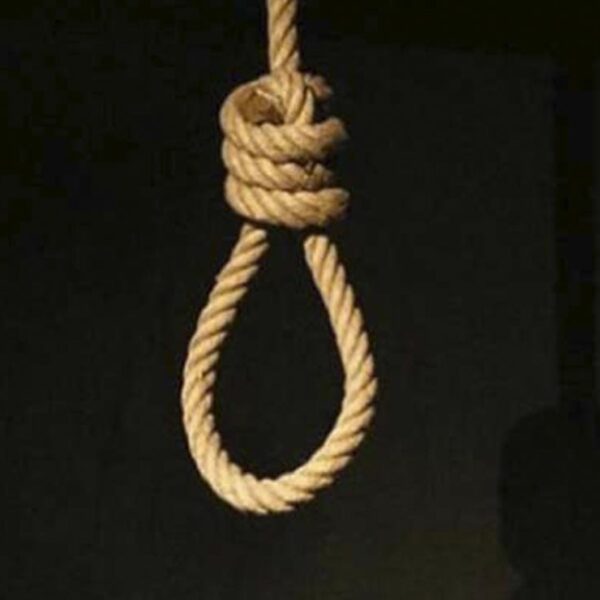 Pequeña de 13 años se suicida tras pelear con su mamá