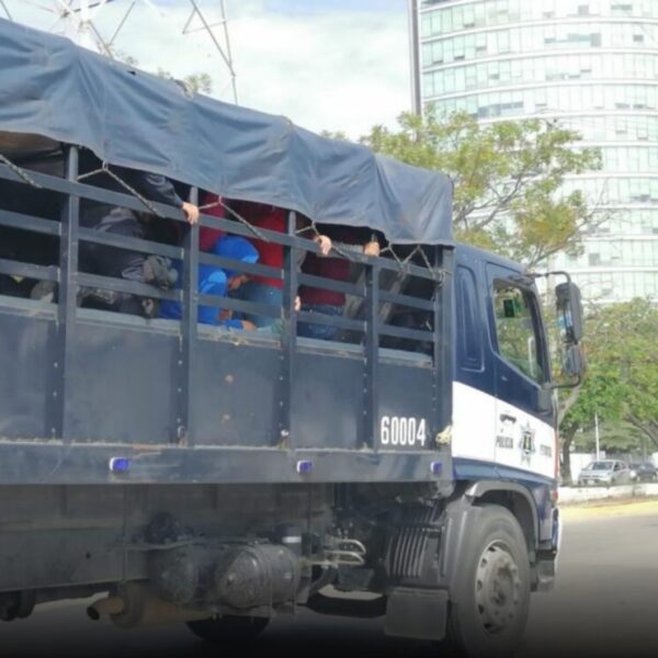 Detienen a 95 normalistas que protestaban en Chiapas