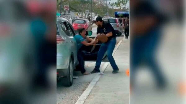Vinculan a proceso a sujeto que agredió a su pareja en calles de Tulum.