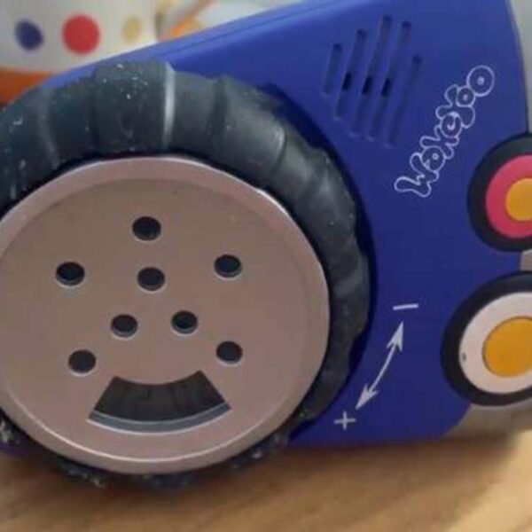 Mientras ordenaba sus garaje, encontró un reloj despertador que recibió hace 23 años como regalo de su difunta madre