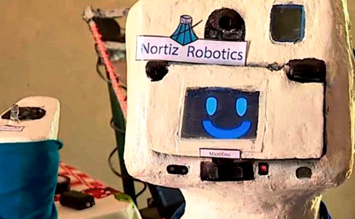 Creador de robot que previene el Covid-19 presenta su proyecto al Gobernador de Yucatán