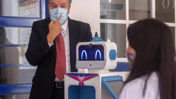 Algunos planteles educativos de Querétaro contarán con un robot llamado “Benebot”, que es capaz de detectar el Covid-19