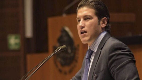 Exige Samuel García libros de texto diferentes en NL