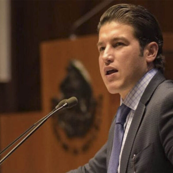 Exige Samuel García libros de texto diferentes en NL