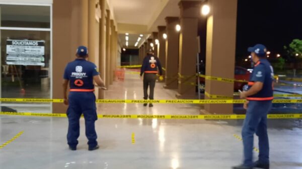 Se desploma el techo de la Plaza Canek en Mérida ante las fuertes lluvias