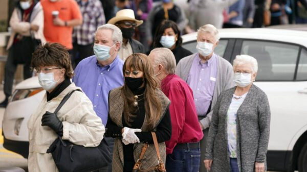 Las autoridades sanitarias de Estados Unidos, levantaron la recomendación del uso del cubrebocas para los estadounidenses vacunados contra el Covid-19