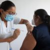 Inicia IMSS Quintana Roo aplicación de vacuna contra Covid-19 para docentes