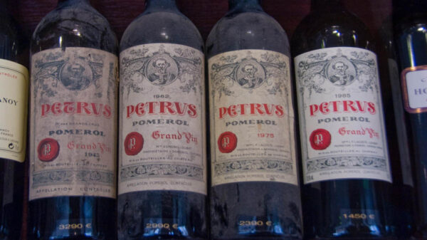 Un vino madurado en el espacio será subastado a precio inicial de un millón de dólares, generando expectativas de quién estaría interesado en la bebida