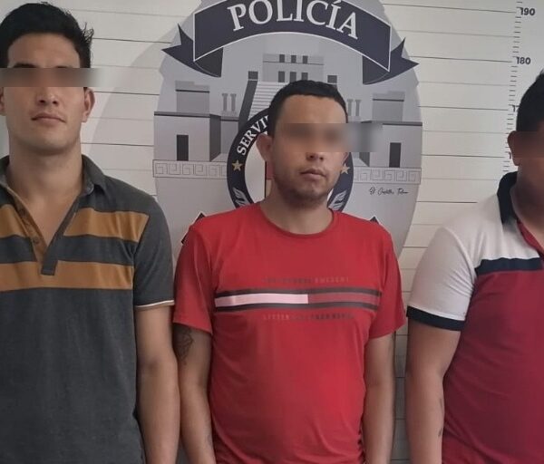 Detiene la Policía de Cancún a tres pistoleros.