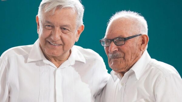 El presidente Andrés Manuel López Obrador felicita a los papás en su día.