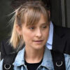 Allison Mack pagará 20 mil dólares y pasará menos de 4 años en prisión tras reclutar mujeres para la secta NXIVM