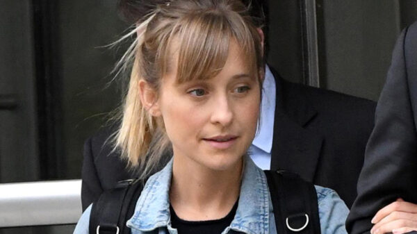 Allison Mack pagará 20 mil dólares y pasará menos de 4 años en prisión tras reclutar mujeres para la secta NXIVM