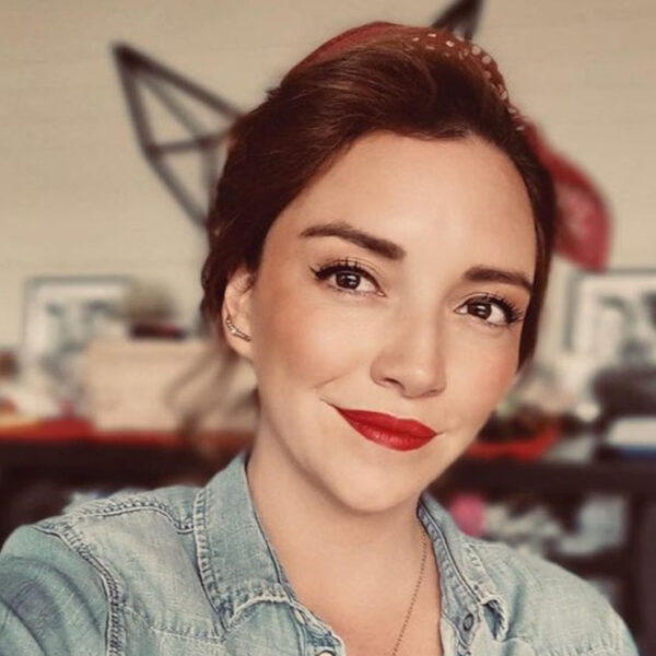 Regina Blandón nuestra su cuerpo como toda una diosa y da mensaje de aceptación