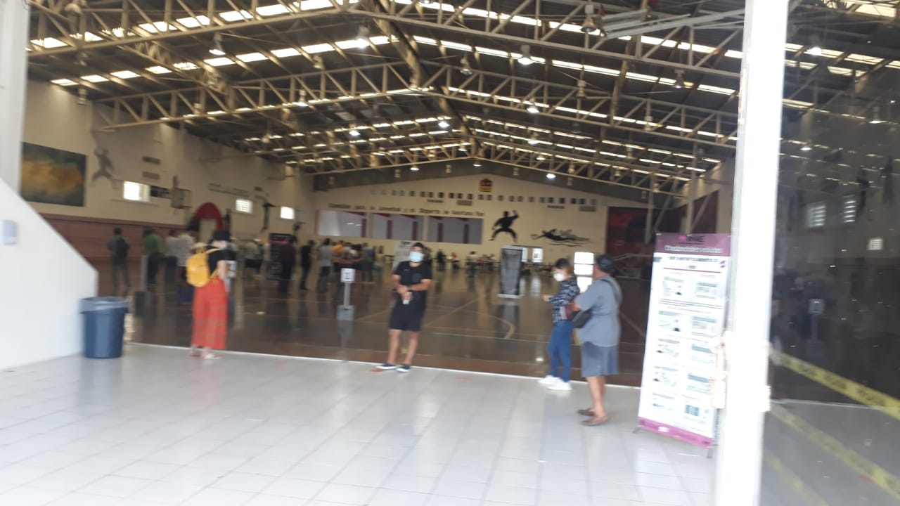 Continúa la afluencia de votantes a la casilla del gimnasio ‘Nohoch Sukun’ de Chetumal